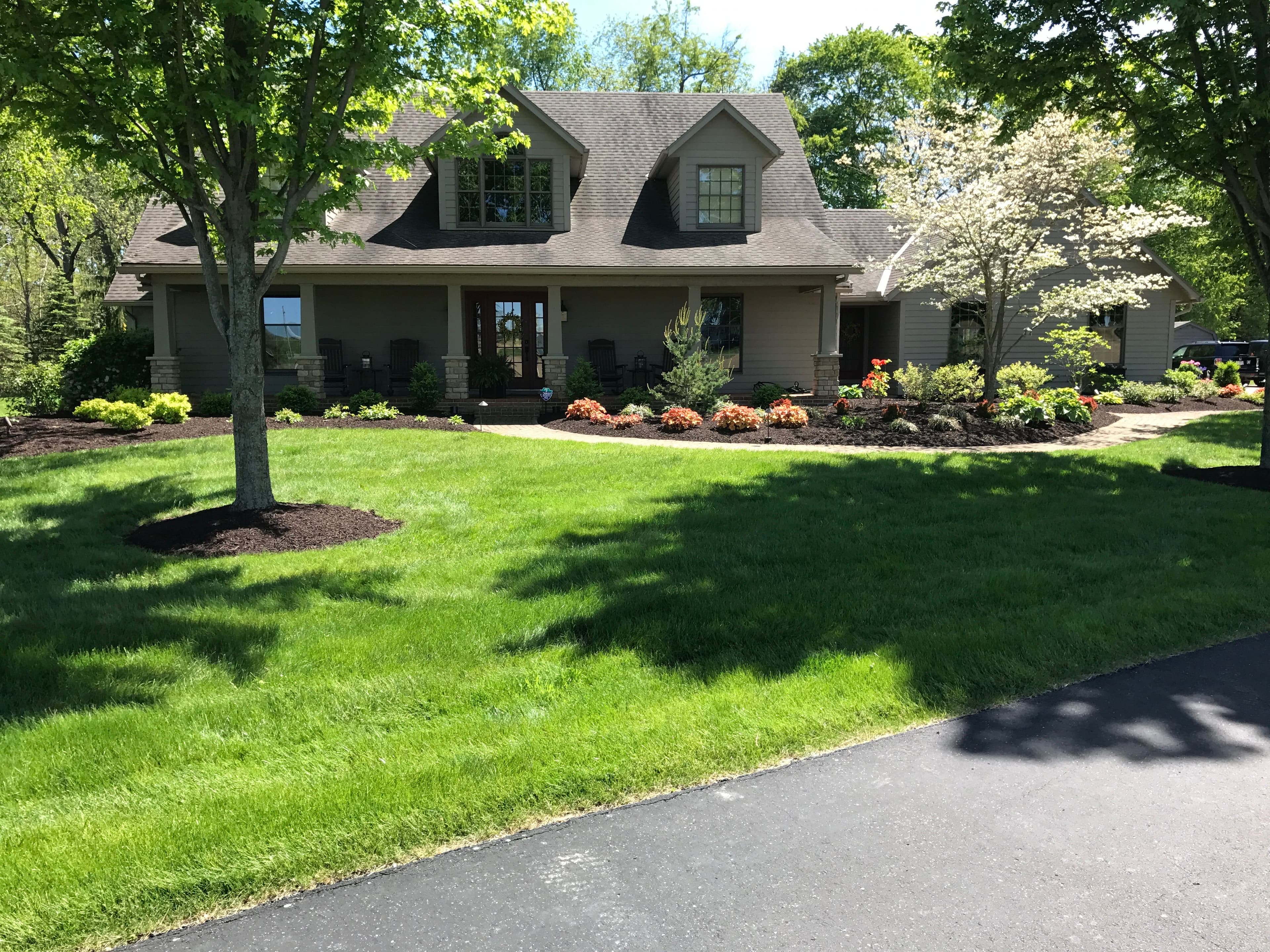 House with freshly mowed grass from Nardo's Lawncare Maintenance